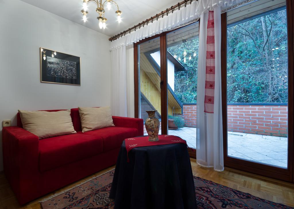 Nina With Private Terrace Tour As Appartement